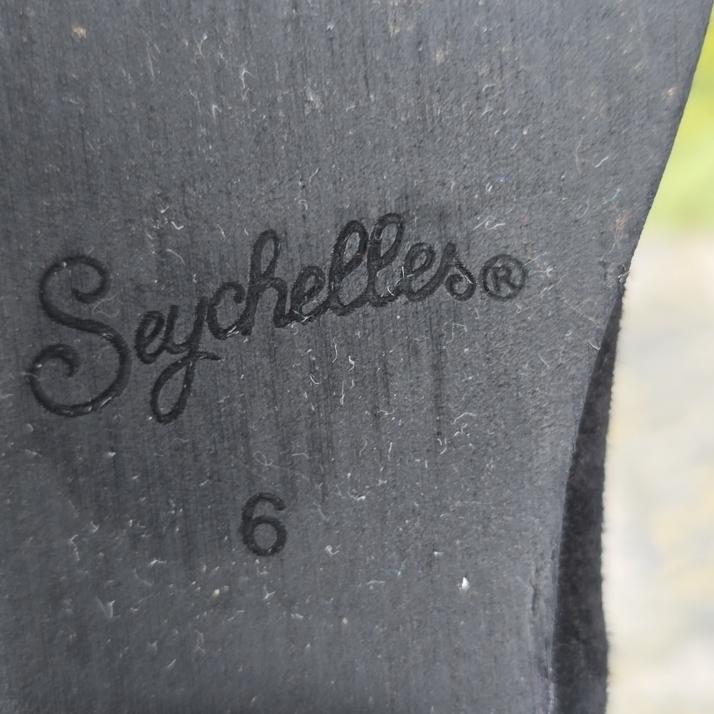 Seychelles Elegant Black Suede Ankle Boots - Picture 6 of 15